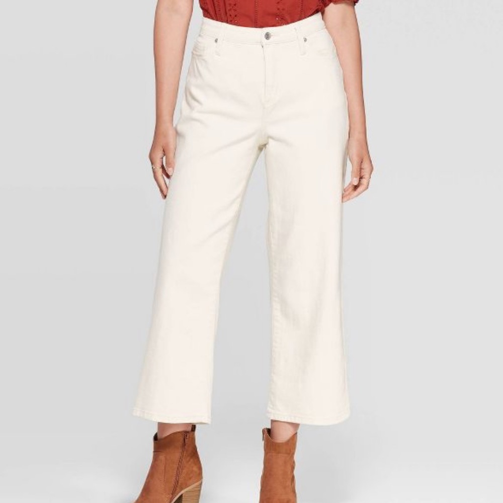 American Eagle Cream Cropped Jeans